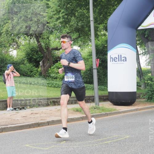 29.06.2025 - hella hamburg halbmarathon KatJ http://msf.ph/oto/8273917 29.06.2025 10:09:07 Zwischen KM18-KM19  meine-sportfotos.de