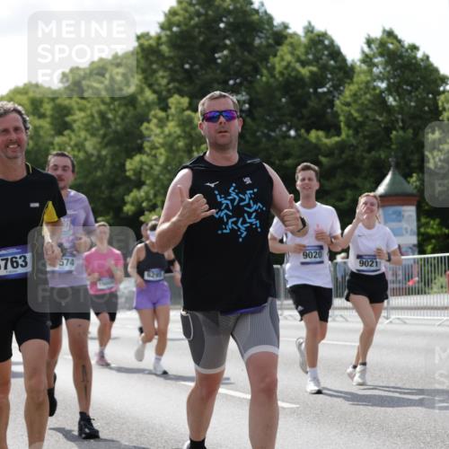 29.06.2025 - hella hamburg halbmarathon Jannik Wohlers http://msf.ph/oto/8273938 29.06.2025 10:01:53 Lombardsbrücke 1128, 1254, 1432, 1453, 2142, 2322, 2323, 3169, 3976, 4066, 4985, 5763, 6166, 6295, 6322, 6708, 6860, 7031, 7223, 7243, 7323, 9020, 9021, 9156, 9353, 9928, 10866, 11191, 11554, 11670, 11871, 11938, 12315, 12316, 12491, 12837, 13868, 14574, 14838, 15008, 15901, 16067, 16614, 16634, 16723, 17533, 17836, 18128, 18130, 18240, 19162, 19240 meine-sportfotos.de