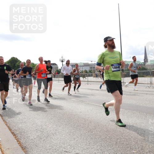 29.06.2025 - hella hamburg halbmarathon Lena Gebhardt http://msf.ph/oto/8273956 29.06.2025 10:20:08 Lombardsbrücke 17454, 17456, 18648, 814, 1046, 1069, 1110, 1115, 1154, 1474, 2064, 2357, 2405, 2478, 2918, 3278, 3434, 3842, 4170, 4539, 4562, 4570, 4585, 4614, 4737, 4739, 5251, 5397, 5556, 5659, 5811, 5812, 5831, 5878, 5937, 6796, 6797, 6872, 6874, 7018, 7101, 7131, 7137, 7248, 7249, 7519, 7739, 7744, 7808, 7836, 7917, 8025, 8146, 8387, 8427, 8462, 8738, 9136, 9196, 9735, 9873, 10041, 10349, 10414, 10550, 10594, 10595, 10622, 10701, 10754, 11028, 11036 meine-sportfotos.de