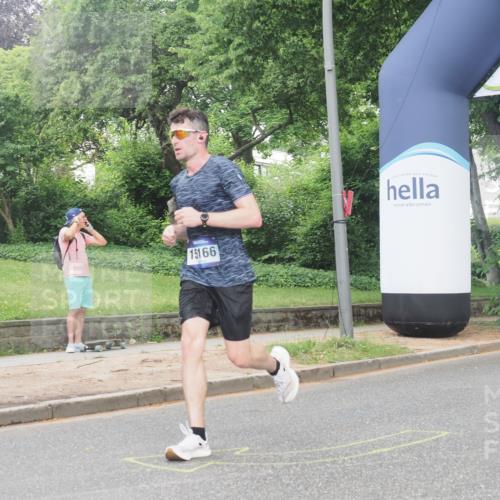 29.06.2025 - hella hamburg halbmarathon KatJ http://msf.ph/oto/8273976 29.06.2025 10:09:07 Zwischen KM18-KM19  meine-sportfotos.de