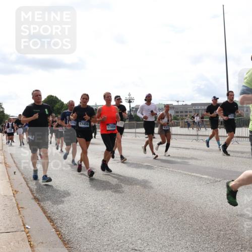 29.06.2025 - hella hamburg halbmarathon Lena Gebhardt http://msf.ph/oto/8274007 29.06.2025 10:20:08 Lombardsbrücke 2025, 10701, 17456, 17454, 8387, 1319, 18648, 1046, 1069, 1110, 1115, 1154, 1474, 2064, 2357, 2405, 2478, 2918, 3278, 3434, 3842, 4170, 4539, 4562, 4570, 4585, 4614, 4737, 4739, 5251, 5397, 5556, 5659, 5811, 5812, 5831, 5878, 5937, 6796, 6797, 6872, 6874, 7018, 7101, 7131, 7137, 7248, 7249, 7519, 7739, 7744, 7808, 7836, 7917, 8025, 8146, 8387, 8427, 8462, 8738, 9136, 9196, 9735, 9873, 10041, 10349, 10414, 10550, 10594, 10595, 10622, 10701, 10754, 11028, 11036 meine-sportfotos.de