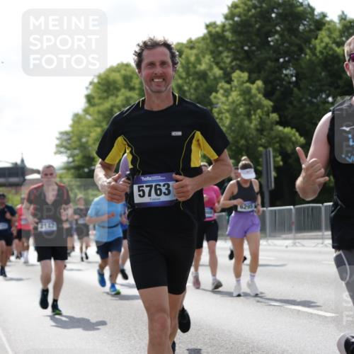 29.06.2025 - hella hamburg halbmarathon Jannik Wohlers http://msf.ph/oto/8274019 29.06.2025 10:01:54 Lombardsbrücke 1128, 1254, 1432, 1453, 2142, 2322, 2323, 3169, 3976, 4066, 4985, 5763, 6166, 6295, 6322, 6708, 6860, 7031, 7223, 7243, 7323, 7869, 9020, 9021, 9156, 9353, 9928, 10866, 11191, 11554, 11670, 11871, 11938, 12315, 12316, 12491, 12978, 13868, 14574, 14838, 15008, 15901, 16067, 16634, 16723, 17533, 17836, 18128, 18130, 18240, 19162, 19240 meine-sportfotos.de