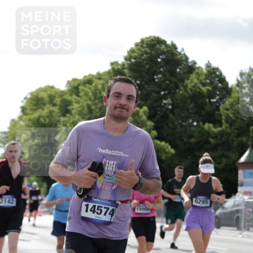 29.06.2025 - hella hamburg halbmarathon Jannik Wohlers http://msf.ph/oto/8274039 29.06.2025 10:01:55 Lombardsbrücke 1128, 1254, 1432, 1733, 2142, 2322, 2323, 2712, 3169, 3780, 3976, 4066, 4985, 5763, 6166, 6295, 6322, 6708, 6860, 7031, 7049, 7223, 7323, 7869, 9020, 9021, 9131, 9156, 9353, 10866, 11191, 11554, 11670, 11871, 11938, 12315, 12316, 12491, 12978, 13868, 13932, 14574, 14838, 15008, 15291, 15901, 16067, 16634, 16723, 17533, 17836, 18128, 18130, 18240, 18624, 19162, 19240 meine-sportfotos.de