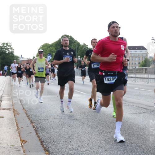 29.06.2025 - hella hamburg halbmarathon Lena Gebhardt http://msf.ph/oto/8274085 29.06.2025 09:45:10 Lombardsbrücke 10171, 16711, 1, 30, 19, 1758, 14289, 17374, 57, 1758, 1827, 1990, 2021, 2746, 3043, 3201, 3845, 4050, 4678, 5070, 5269, 5328, 5367, 5746, 5826, 6619, 6781, 7272, 7481, 7651, 7723, 8209, 8473, 8731, 8883, 9137, 9381, 9571, 9634, 10156, 10171, 10486, 10848, 11169, 11413, 11857, 12049, 12234, 12287, 12595, 12900, 13838, 13956, 14028, 14140, 14164, 14289, 15268, 15583, 15672, 15883, 16157, 16377, 16508, 16713, 16736, 16818, 17428, 18567 meine-sportfotos.de