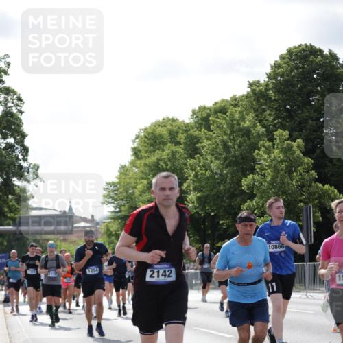 29.06.2025 - hella hamburg halbmarathon Jannik Wohlers http://msf.ph/oto/8274101 29.06.2025 10:01:56 Lombardsbrücke 1128, 1254, 1432, 1733, 2142, 2322, 2323, 2685, 2712, 3169, 3780, 3976, 4066, 4985, 5763, 6295, 6322, 6708, 6860, 7031, 7049, 7323, 7869, 9020, 9021, 9131, 9156, 9353, 10866, 11191, 11554, 11670, 11871, 11938, 12315, 12316, 12491, 12978, 13868, 13932, 14574, 14838, 15008, 15291, 15901, 16067, 16634, 16723, 17533, 17836, 18128, 18130, 18240, 18624, 19162, 19240 meine-sportfotos.de