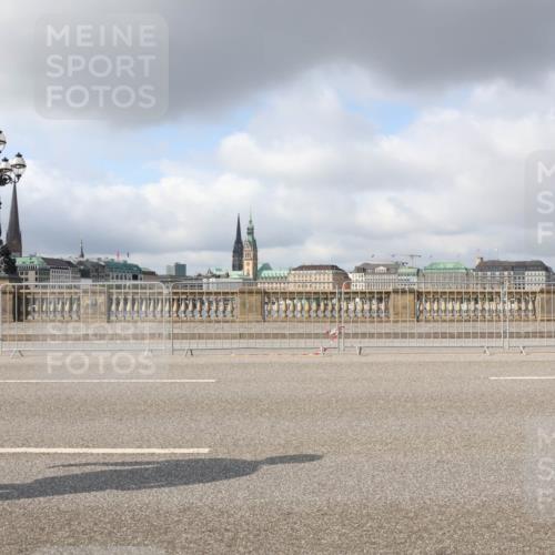 29.06.2025 - hella hamburg halbmarathon Lena Gebhardt http://msf.ph/oto/8274165 29.06.2025 09:04:59 Lombardsbrücke  meine-sportfotos.de
