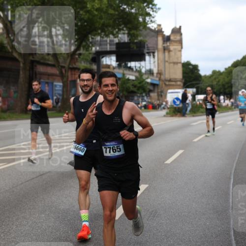 29.06.2025 - hella hamburg halbmarathon Yannick Fuchs http://msf.ph/oto/8274171 29.06.2025 10:37:12 20KM 1353, 1675, 1700, 1735, 2233, 4235, 5011, 5124, 5436, 7035, 7448, 7734, 7765, 7865, 9364, 9371, 9534, 9833, 10216, 10469, 11907, 12839, 13446, 14226, 14447, 14560, 14813, 15095, 15175, 15255, 15297, 15301, 15328, 15535, 16295, 16333, 16660, 16677, 17000, 17177, 17733, 17864, 17911, 18004, 18275, 18304, 18559, 18632, 18659, 18680, 18920 meine-sportfotos.de