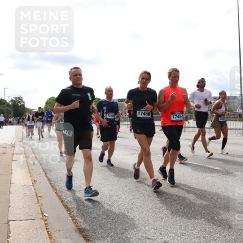 29.06.2025 - hella hamburg halbmarathon Lena Gebhardt http://msf.ph/oto/8274181 29.06.2025 10:20:09 Lombardsbrücke 2025, 10701, 17456, 17454, 1046, 1069, 1110, 1115, 1154, 1474, 2064, 2405, 2478, 2918, 3278, 3434, 3842, 4154, 4170, 4539, 4585, 4614, 4737, 4739, 5251, 5397, 5556, 5659, 5811, 5812, 5831, 5878, 5937, 6796, 6797, 6872, 6874, 7018, 7101, 7131, 7137, 7248, 7249, 7519, 7739, 7744, 7808, 7917, 8025, 8146, 8387, 8427, 8462, 8738, 9136, 9196, 9735, 9873, 10041, 10349, 10414, 10550, 10594, 10595, 10622, 10701, 10754, 11028, 11036, 11835 meine-sportfotos.de