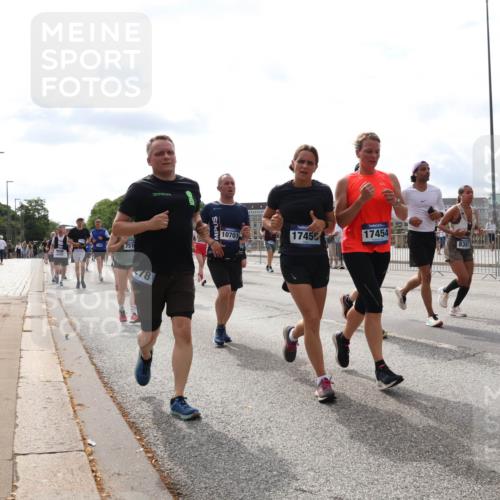 29.06.2025 - hella hamburg halbmarathon Lena Gebhardt http://msf.ph/oto/8274220 29.06.2025 10:20:09 Lombardsbrücke 751, 192026, 10701, 17456, 17454, 8387, 1046, 1069, 1110, 1115, 1154, 1474, 2064, 2405, 2478, 2918, 3278, 3434, 3842, 4154, 4170, 4539, 4585, 4614, 4737, 4739, 5251, 5397, 5556, 5659, 5811, 5812, 5831, 5878, 5937, 6796, 6797, 6872, 6874, 7018, 7101, 7131, 7137, 7248, 7249, 7519, 7739, 7744, 7808, 7917, 8025, 8146, 8387, 8427, 8462, 8738, 9136, 9196, 9735, 9873, 10041, 10349, 10414, 10550, 10594, 10595, 10622, 10701, 10754, 11028, 11036, 11835 meine-sportfotos.de