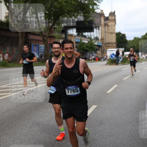 29.06.2025 - hella hamburg halbmarathon Yannick Fuchs http://msf.ph/oto/8274231 29.06.2025 10:37:12 20KM 1353, 1675, 1700, 1735, 2233, 4235, 5011, 5124, 5436, 7035, 7448, 7734, 7765, 7865, 9364, 9371, 9534, 9833, 10216, 10469, 11907, 12839, 13446, 14226, 14447, 14560, 14813, 15095, 15175, 15255, 15297, 15301, 15328, 15535, 16295, 16333, 16660, 16677, 17000, 17177, 17733, 17864, 17911, 18004, 18275, 18304, 18559, 18632, 18659, 18680, 18920 meine-sportfotos.de