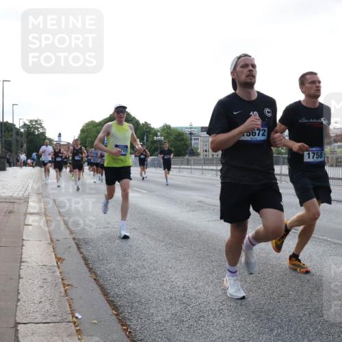 29.06.2025 - hella hamburg halbmarathon Lena Gebhardt http://msf.ph/oto/8274243 29.06.2025 09:45:11 Lombardsbrücke 5672, 1758, 57, 1758, 1827, 1990, 2746, 3043, 3201, 3845, 4050, 4678, 5070, 5269, 5328, 5367, 5746, 5826, 6619, 6781, 7272, 7481, 7651, 7723, 8209, 8473, 8731, 8883, 9137, 9381, 9571, 9634, 10156, 10171, 10486, 10848, 11169, 11413, 11857, 12049, 12234, 12287, 12595, 12900, 13838, 13956, 14028, 14140, 14164, 14289, 15268, 15583, 15672, 15883, 16157, 16377, 16508, 16713, 16736, 16818, 17428, 18567 meine-sportfotos.de