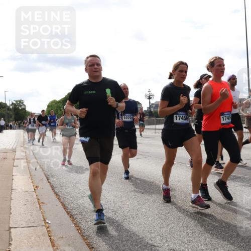 29.06.2025 - hella hamburg halbmarathon Lena Gebhardt http://msf.ph/oto/8274247 29.06.2025 10:20:09 Lombardsbrücke 2025, 10701, 7515, 17456, 1745, 8387, 1046, 1069, 1110, 1115, 1154, 1474, 2064, 2405, 2478, 2918, 3278, 3434, 3842, 4154, 4170, 4539, 4585, 4614, 4737, 4739, 5251, 5397, 5556, 5659, 5811, 5812, 5831, 5878, 5937, 6796, 6797, 6872, 6874, 7018, 7101, 7131, 7137, 7248, 7249, 7519, 7739, 7744, 7808, 7917, 8025, 8146, 8387, 8427, 8462, 8738, 9136, 9196, 9735, 9873, 10041, 10349, 10414, 10550, 10594, 10595, 10622, 10701, 10754, 11028, 11036, 11835 meine-sportfotos.de