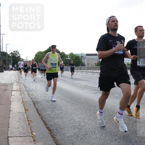 29.06.2025 - hella hamburg halbmarathon Lena Gebhardt http://msf.ph/oto/8274268 29.06.2025 09:45:11 Lombardsbrücke 1717, 16711, 4, 1758, 57, 1758, 1827, 1990, 2746, 3043, 3201, 3845, 4050, 4678, 5070, 5269, 5328, 5367, 5746, 5826, 6619, 6781, 7272, 7481, 7651, 7723, 8209, 8473, 8731, 8883, 9137, 9381, 9571, 9634, 10156, 10171, 10486, 10848, 11169, 11413, 11857, 12049, 12234, 12287, 12595, 12900, 13838, 13956, 14028, 14140, 14164, 14289, 15268, 15583, 15672, 15883, 16157, 16377, 16508, 16713, 16736, 16818, 17428, 18567 meine-sportfotos.de