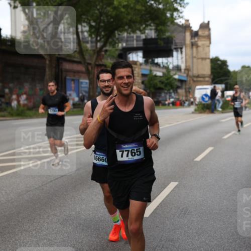 29.06.2025 - hella hamburg halbmarathon Yannick Fuchs http://msf.ph/oto/8274296 29.06.2025 10:37:12 20KM 1353, 1675, 1700, 1735, 2233, 4235, 5011, 5124, 5436, 7035, 7448, 7734, 7765, 7865, 9364, 9371, 9534, 9833, 10216, 10469, 11907, 12839, 13446, 14226, 14447, 14560, 14813, 15095, 15175, 15255, 15297, 15301, 15328, 15535, 16295, 16333, 16660, 16677, 17000, 17177, 17733, 17864, 17911, 18004, 18275, 18304, 18559, 18632, 18659, 18680, 18920 meine-sportfotos.de