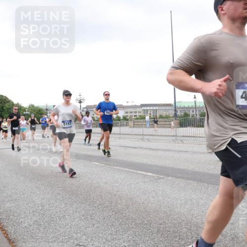 29.06.2025 - hella hamburg halbmarathon Lena Gebhardt http://msf.ph/oto/8274320 29.06.2025 10:54:32 Lombardsbrücke 3857, 5157, 880, 4720, 1198, 1762, 1779, 1822, 1949, 2084, 2244, 2532, 2566, 2586, 2600, 2632, 2761, 3187, 3188, 3364, 3761, 3795, 3857, 4323, 4685, 4720, 4838, 4971, 5157, 5185, 5216, 5309, 5500, 5514, 5804, 5817, 5882, 5933, 5993, 6023, 6279, 6468, 6982, 6987, 6988, 7498, 7670, 7874, 7946, 7986, 8012, 8186, 8801, 8803, 8867, 9130, 9138, 9203, 9521, 10207, 10331, 10471, 11033, 11226, 11287, 11354, 11567, 11569, 11785, 12268, 12270, 12930, 13272, 13283 meine-sportfotos.de