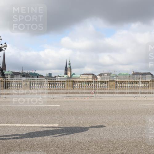 29.06.2025 - hella hamburg halbmarathon Lena Gebhardt http://msf.ph/oto/8274323 29.06.2025 09:04:59 Lombardsbrücke  meine-sportfotos.de