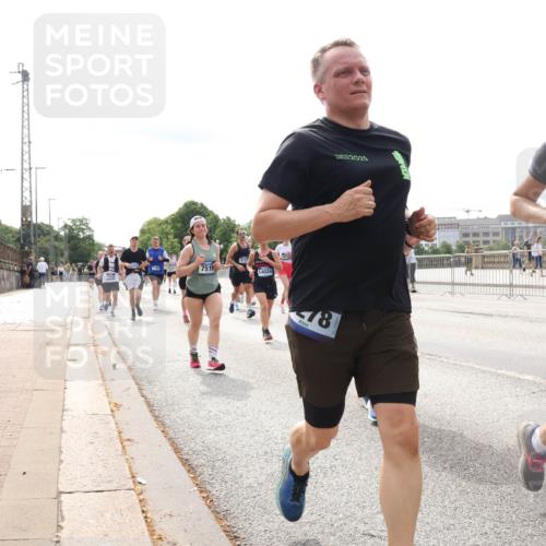 29.06.2025 - hella hamburg halbmarathon Lena Gebhardt http://msf.ph/oto/8274335 29.06.2025 10:20:10 Lombardsbrücke 7519, 14024, 2025, 78, 17456, 1046, 1069, 1110, 1115, 1154, 1474, 2064, 2405, 2478, 2918, 3278, 3434, 3842, 4154, 4539, 4585, 4614, 4737, 4739, 5251, 5397, 5556, 5659, 5811, 5812, 5831, 5878, 5937, 6796, 6797, 6872, 6874, 6951, 7018, 7101, 7131, 7137, 7248, 7249, 7519, 7739, 7744, 7808, 7917, 8025, 8146, 8387, 8427, 8462, 8588, 8738, 9136, 9196, 9735, 9873, 10041, 10349, 10414, 10550, 10594, 10595, 10622, 10701, 10754, 11028, 11036, 11835 meine-sportfotos.de