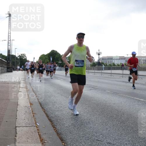 29.06.2025 - hella hamburg halbmarathon Lena Gebhardt http://msf.ph/oto/8274354 29.06.2025 09:45:12 Lombardsbrücke 16711, 57, 1758, 1827, 1990, 2746, 3043, 3201, 4050, 5070, 5269, 5328, 5367, 5746, 5826, 6619, 6781, 7272, 7389, 7481, 7651, 7723, 8209, 8473, 8731, 8883, 9137, 9381, 9571, 9634, 10156, 10171, 10486, 10848, 11169, 11413, 11857, 12049, 12234, 12287, 12595, 12900, 13838, 13956, 14028, 14140, 14164, 14289, 15268, 15583, 15672, 15883, 16157, 16377, 16508, 16713, 16736, 16818, 17428 meine-sportfotos.de