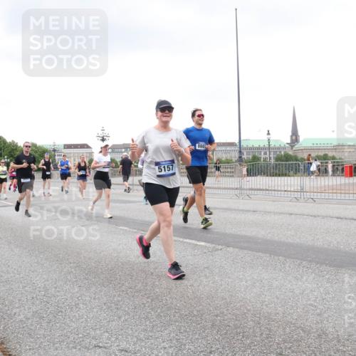 29.06.2025 - hella hamburg halbmarathon Lena Gebhardt http://msf.ph/oto/8274399 29.06.2025 10:54:33 Lombardsbrücke 3897, 5157, 880, 1198, 1762, 1779, 1822, 1949, 2084, 2244, 2532, 2566, 2586, 2600, 2632, 2761, 3187, 3188, 3364, 3761, 3795, 3857, 4323, 4685, 4720, 4838, 4971, 5157, 5185, 5216, 5309, 5500, 5514, 5804, 5817, 5882, 5933, 5993, 6023, 6279, 6468, 6982, 6987, 6988, 7498, 7670, 7874, 7946, 7986, 8012, 8186, 8801, 8803, 8867, 9130, 9203, 9521, 10207, 10331, 10471, 11033, 11226, 11287, 11354, 11567, 11569, 11785, 12240, 12268, 12270, 12930, 13272, 13283, 13944, 13945 meine-sportfotos.de