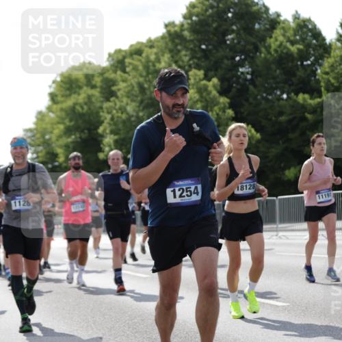 29.06.2025 - hella hamburg halbmarathon Jannik Wohlers http://msf.ph/oto/8274405 29.06.2025 10:02:00 Lombardsbrücke 1128, 1254, 1733, 2142, 2322, 2323, 2685, 2712, 3780, 3976, 4066, 5763, 6295, 6708, 6860, 7049, 7323, 7869, 8749, 9020, 9021, 9131, 9156, 9353, 9554, 10866, 11191, 11554, 11670, 11871, 12491, 12978, 13868, 13932, 14574, 14838, 15008, 15291, 16067, 16634, 17077, 17533, 17836, 17931, 17939, 18128, 18130, 18240, 18624, 19117, 19146, 19165, 19240 meine-sportfotos.de
