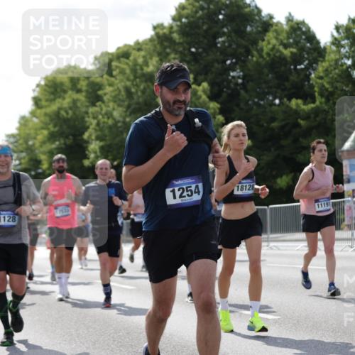 29.06.2025 - hella hamburg halbmarathon Jannik Wohlers http://msf.ph/oto/8274429 29.06.2025 10:02:00 Lombardsbrücke 1128, 1254, 1733, 2142, 2322, 2323, 2685, 2712, 3780, 3976, 4066, 5763, 6295, 6708, 6860, 7049, 7323, 7869, 8749, 9020, 9021, 9131, 9156, 9353, 9554, 10866, 11191, 11554, 11670, 11871, 12491, 12978, 13868, 13932, 14574, 14838, 15008, 15291, 16067, 16634, 17077, 17533, 17836, 17931, 17939, 18128, 18130, 18240, 18624, 19117, 19146, 19165, 19240 meine-sportfotos.de