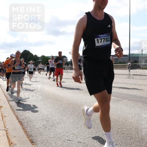 29.06.2025 - hella hamburg halbmarathon Lena Gebhardt http://msf.ph/oto/8274454 29.06.2025 09:57:45 Lombardsbrücke 7134, 9214, 17782, 1094, 1030, 1086, 1094, 1193, 1258, 1320, 1321, 1335, 1422, 1563, 1870, 2119, 2252, 2397, 2444, 2448, 2488, 2612, 2855, 2946, 3048, 3058, 3091, 3096, 3103, 3114, 3251, 3698, 3999, 4261, 4299, 4379, 4558, 4986, 5018, 5021, 5024, 5032, 5305, 5633, 5672, 5775, 5820, 5907, 6125, 6355, 6356, 6374, 6569, 6580, 6585, 6628, 6720, 6762, 6776, 6795, 6942, 7065, 7134, 7221, 7397, 7478, 7594, 7646, 7742, 7930, 7932, 7952, 7973, 7976, 9316, 10191 meine-sportfotos.de