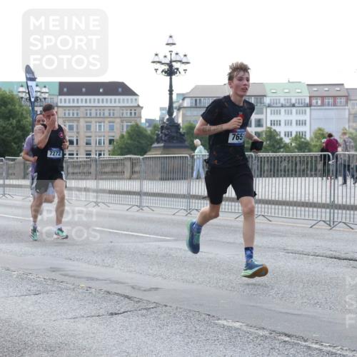 29.06.2025 - hella hamburg halbmarathon Lena Gebhardt http://msf.ph/oto/8274455 29.06.2025 09:45:13 Lombardsbrücke 30, 19204, 7272, 7651, 57, 1758, 1827, 1990, 2746, 3043, 3201, 4050, 4698, 5070, 5269, 5328, 5367, 5746, 5826, 6619, 6781, 7272, 7389, 7481, 7651, 7723, 8209, 8473, 8731, 8883, 9137, 9381, 9571, 9634, 10156, 10171, 10486, 10848, 11169, 11413, 11857, 12049, 12234, 12287, 12595, 12900, 12988, 13838, 13956, 14028, 14140, 14164, 14289, 15672, 15883, 16157, 16377, 16508, 16713, 16736, 16818, 17428 meine-sportfotos.de