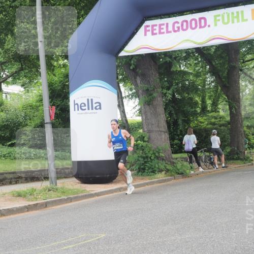29.06.2025 - hella hamburg halbmarathon KatJ http://msf.ph/oto/8274457 29.06.2025 10:09:39 Zwischen KM18-KM19  meine-sportfotos.de