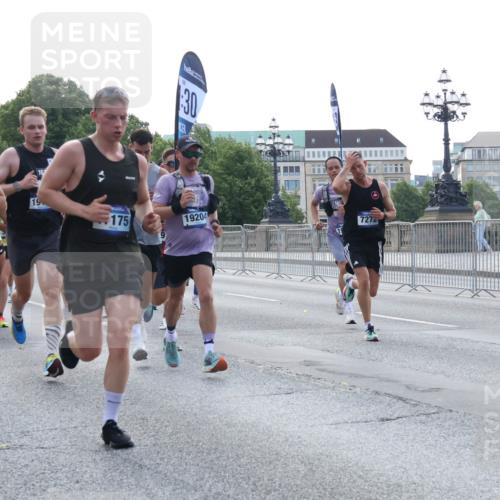 29.06.2025 - hella hamburg halbmarathon Lena Gebhardt http://msf.ph/oto/8274468 29.06.2025 09:45:14 Lombardsbrücke 19202, 10171, 883, 19, 30, 175, 19204, 7272, 57, 1758, 1827, 1990, 2746, 3043, 3201, 4050, 4698, 4749, 5070, 5269, 5328, 5367, 5746, 5826, 6358, 6619, 6781, 7272, 7389, 7481, 7651, 7723, 8209, 8473, 8731, 8883, 9137, 9381, 9571, 9634, 10156, 10171, 10486, 10848, 11169, 11413, 11857, 12049, 12234, 12287, 12595, 12900, 12988, 13838, 13956, 14028, 14140, 14164, 14289, 15672, 15883, 16157, 16377, 16508, 16713, 16736, 16818, 17428 meine-sportfotos.de