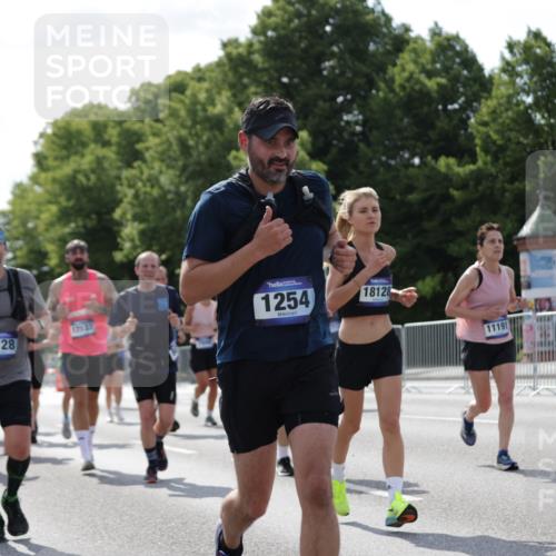 29.06.2025 - hella hamburg halbmarathon Jannik Wohlers http://msf.ph/oto/8274479 29.06.2025 10:02:00 Lombardsbrücke 1128, 1254, 1733, 2142, 2322, 2323, 2685, 2712, 3780, 3976, 4066, 5763, 6295, 6708, 6860, 7049, 7323, 7869, 8749, 9020, 9021, 9131, 9156, 9353, 9554, 10866, 11191, 11554, 11670, 11871, 12491, 12978, 13868, 13932, 14574, 14838, 15008, 15291, 16067, 16634, 17077, 17533, 17836, 17931, 17939, 18128, 18130, 18240, 18624, 19117, 19146, 19165, 19240 meine-sportfotos.de