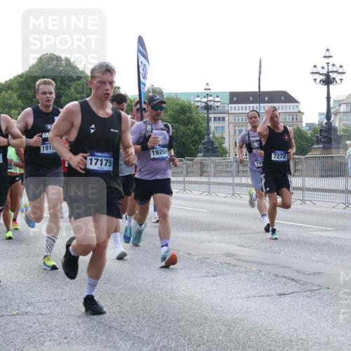 29.06.2025 - hella hamburg halbmarathon Lena Gebhardt http://msf.ph/oto/8274495 29.06.2025 09:45:14 Lombardsbrücke 5070, 19202, 16, 1919, 10171, 17175, 19204, 192, 7272, 57, 1758, 1827, 1990, 2746, 3043, 3201, 4050, 4698, 4749, 5070, 5269, 5328, 5367, 5746, 5826, 6358, 6619, 6781, 7272, 7389, 7481, 7651, 7723, 8209, 8473, 8731, 8883, 9137, 9381, 9571, 9634, 10156, 10171, 10486, 10848, 11169, 11413, 11857, 12049, 12234, 12287, 12595, 12900, 12988, 13838, 13956, 14028, 14140, 14164, 14289, 15672, 15883, 16157, 16377, 16508, 16713, 16736, 16818, 17428 meine-sportfotos.de