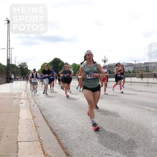 29.06.2025 - hella hamburg halbmarathon Lena Gebhardt http://msf.ph/oto/8274498 29.06.2025 10:20:11 Lombardsbrücke 0550, 1154, 8738, 75, 1671, 1046, 1069, 1110, 1115, 1154, 1474, 2064, 2405, 2478, 2918, 3278, 3434, 3842, 4154, 4539, 4585, 4614, 4737, 4739, 5251, 5397, 5556, 5659, 5811, 5812, 5831, 5878, 5937, 6796, 6797, 6872, 6874, 6951, 7018, 7101, 7131, 7137, 7248, 7249, 7519, 7739, 7744, 7808, 7917, 8025, 8146, 8387, 8427, 8462, 8588, 8738, 9136, 9196, 9735, 9873, 10041, 10349, 10414, 10550, 10594, 10595, 10613, 10622, 10647, 10701, 10754, 11028, 11036, 11603, 11835 meine-sportfotos.de