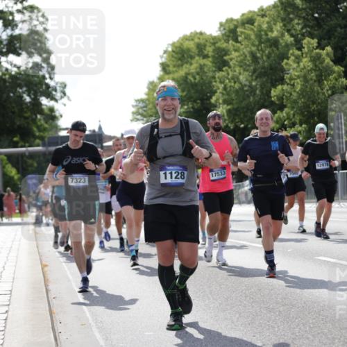 29.06.2025 - hella hamburg halbmarathon Jannik Wohlers http://msf.ph/oto/8274502 29.06.2025 10:02:00 Lombardsbrücke 1128, 1254, 1733, 2142, 2322, 2323, 2685, 2712, 3780, 3976, 4066, 5763, 6295, 6708, 6860, 7049, 7323, 7869, 8749, 9020, 9021, 9131, 9156, 9353, 9554, 10866, 11191, 11554, 11670, 11871, 12491, 12978, 13868, 13932, 14574, 14838, 15008, 15291, 16067, 16634, 17077, 17533, 17836, 17931, 17939, 18128, 18130, 18240, 18624, 19117, 19146, 19165, 19240 meine-sportfotos.de