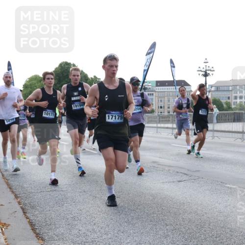29.06.2025 - hella hamburg halbmarathon Lena Gebhardt http://msf.ph/oto/8274515 29.06.2025 09:45:14 Lombardsbrücke 5070, 9202, 170, 10171, 161, 19194, 17175, 204, 7272, 19203, 57, 1758, 1827, 1990, 2746, 3043, 3201, 4050, 4698, 4749, 5070, 5269, 5328, 5367, 5746, 5826, 6358, 6619, 6781, 7272, 7389, 7481, 7651, 7723, 8209, 8473, 8731, 8883, 9137, 9381, 9571, 9634, 10156, 10171, 10486, 10848, 11169, 11413, 11857, 12049, 12234, 12287, 12595, 12900, 12988, 13838, 13956, 14028, 14140, 14164, 14289, 15672, 15883, 16157, 16377, 16508, 16713, 16736, 16818, 17428 meine-sportfotos.de