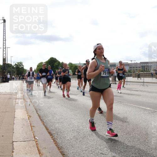 29.06.2025 - hella hamburg halbmarathon Lena Gebhardt http://msf.ph/oto/8274521 29.06.2025 10:20:11 Lombardsbrücke 15948, 1154, 7519, 16714, 1046, 1069, 1110, 1115, 1154, 1474, 2064, 2405, 2478, 2918, 3278, 3434, 3842, 4154, 4539, 4585, 4614, 4737, 4739, 5251, 5397, 5556, 5659, 5811, 5812, 5831, 5878, 5937, 6796, 6797, 6872, 6874, 6951, 7018, 7101, 7131, 7137, 7248, 7249, 7519, 7739, 7744, 7808, 7917, 8025, 8146, 8387, 8427, 8462, 8588, 8738, 9136, 9196, 9735, 9873, 10041, 10349, 10414, 10550, 10594, 10595, 10613, 10622, 10647, 10701, 10754, 11028, 11036, 11603, 11835 meine-sportfotos.de