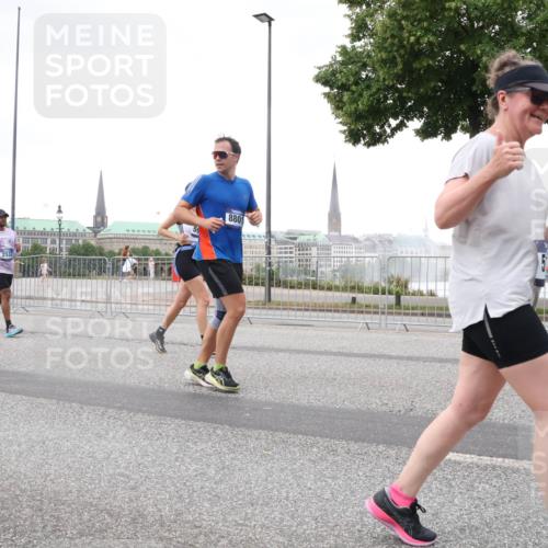 29.06.2025 - hella hamburg halbmarathon Lena Gebhardt http://msf.ph/oto/8274528 29.06.2025 10:54:34 Lombardsbrücke 8801, 1198, 1762, 1779, 1822, 1949, 2084, 2244, 2532, 2566, 2586, 2600, 2632, 2761, 3187, 3188, 3364, 3761, 3795, 3857, 4323, 4685, 4720, 4971, 5157, 5185, 5216, 5309, 5500, 5514, 5804, 5817, 5882, 5933, 5993, 6023, 6279, 6468, 6982, 6987, 6988, 7498, 7670, 7874, 7946, 7986, 8012, 8186, 8801, 8803, 8867, 9130, 9203, 9521, 10207, 10331, 10471, 11033, 11226, 11287, 11354, 11567, 11569, 11785, 12240, 12268, 12270, 12930, 13272, 13283, 13944, 13945 meine-sportfotos.de