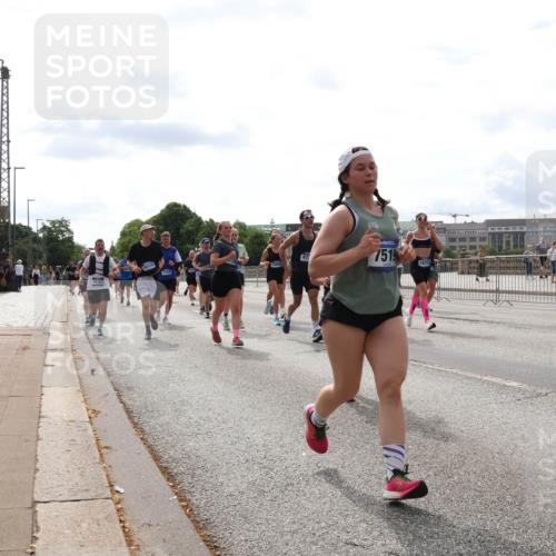 29.06.2025 - hella hamburg halbmarathon Lena Gebhardt http://msf.ph/oto/8274543 29.06.2025 10:20:11 Lombardsbrücke 47, 1154, 7519, 1046, 1069, 1110, 1115, 1154, 1474, 2064, 2405, 2478, 2918, 3278, 3434, 3842, 4154, 4539, 4585, 4614, 4737, 4739, 5251, 5397, 5556, 5659, 5811, 5812, 5831, 5878, 5937, 6796, 6797, 6872, 6874, 6951, 7018, 7101, 7131, 7137, 7248, 7249, 7519, 7739, 7744, 7808, 7917, 8025, 8146, 8387, 8427, 8462, 8588, 8738, 9136, 9196, 9735, 9873, 10041, 10349, 10414, 10550, 10594, 10595, 10613, 10622, 10647, 10701, 10754, 11028, 11036, 11603, 11835 meine-sportfotos.de
