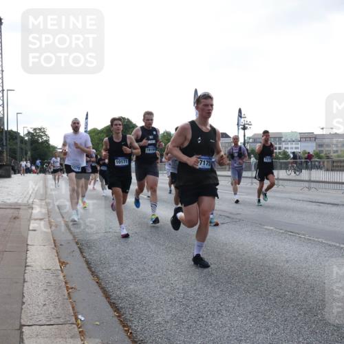 29.06.2025 - hella hamburg halbmarathon Lena Gebhardt http://msf.ph/oto/8274551 29.06.2025 09:45:15 Lombardsbrücke 5070, 161, 19194, 10171, 7175, 7272, 1920, 2723, 57, 1758, 1827, 1990, 2746, 3043, 3201, 4050, 4698, 4749, 5070, 5269, 5328, 5367, 5746, 5826, 6358, 6619, 6781, 7272, 7389, 7481, 7651, 7723, 8209, 8473, 8731, 8883, 9137, 9381, 9571, 9634, 10156, 10171, 10486, 10848, 11169, 11413, 11857, 12049, 12234, 12287, 12595, 12900, 12988, 13838, 13956, 14028, 14140, 14164, 14289, 15672, 15883, 16157, 16377, 16508, 16713, 16736, 16818, 17428 meine-sportfotos.de
