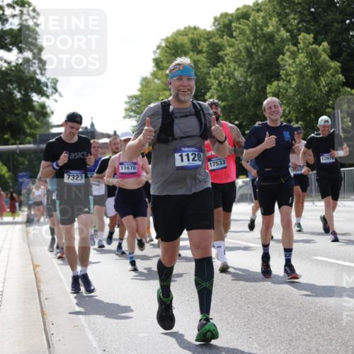 29.06.2025 - hella hamburg halbmarathon Jannik Wohlers http://msf.ph/oto/8274587 29.06.2025 10:02:01 Lombardsbrücke 1128, 1254, 1733, 2142, 2322, 2323, 2685, 2712, 3780, 3976, 4066, 5763, 6295, 6708, 6860, 7049, 7323, 7869, 8749, 9020, 9021, 9131, 9156, 9353, 9554, 10866, 11191, 11554, 11670, 11871, 12491, 12978, 13868, 13932, 14574, 14838, 15008, 15291, 16067, 16634, 17077, 17533, 17836, 17931, 17939, 18128, 18130, 18240, 18624, 19117, 19146, 19165, 19176 meine-sportfotos.de
