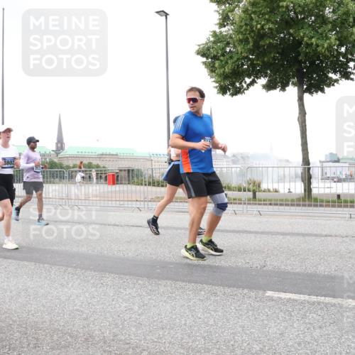 29.06.2025 - hella hamburg halbmarathon Lena Gebhardt http://msf.ph/oto/8274593 29.06.2025 10:54:35 Lombardsbrücke 3803, 1198, 1762, 1779, 1822, 1949, 2084, 2244, 2532, 2566, 2586, 2600, 2632, 2761, 3187, 3188, 3364, 3761, 3795, 3857, 4720, 4971, 5157, 5185, 5216, 5309, 5500, 5514, 5817, 5882, 5933, 5993, 6023, 6279, 6982, 6987, 7498, 7670, 7874, 7946, 7986, 8012, 8186, 8801, 8803, 8867, 9130, 9203, 9521, 10207, 10331, 10471, 11033, 11226, 11287, 11354, 11567, 11569, 11785, 12240, 12268, 12270, 12930, 13272, 13283, 13944, 13945 meine-sportfotos.de