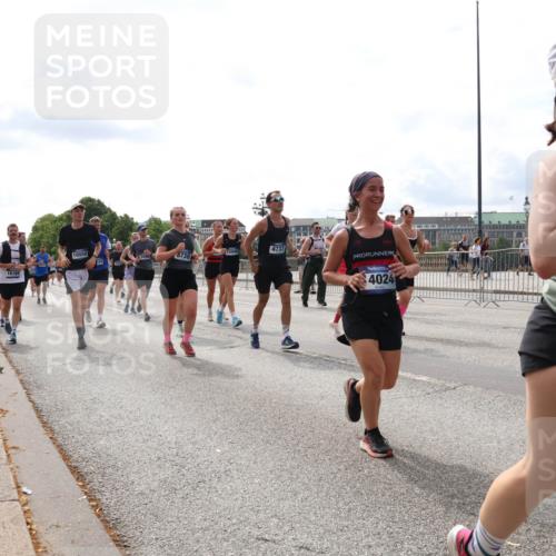 29.06.2025 - hella hamburg halbmarathon Lena Gebhardt http://msf.ph/oto/8274610 29.06.2025 10:20:12 Lombardsbrücke 16164, 15943, 8738, 4737, 4024, 751, 1046, 1069, 1110, 1115, 1154, 1474, 2064, 2405, 2478, 2918, 3278, 3434, 3842, 4154, 4539, 4585, 4614, 4737, 4739, 5251, 5397, 5556, 5659, 5811, 5812, 5831, 5937, 6872, 6874, 6951, 7018, 7101, 7131, 7137, 7248, 7249, 7519, 7739, 7744, 7808, 7917, 8025, 8146, 8387, 8427, 8462, 8588, 8738, 9136, 9196, 9722, 9735, 9873, 10041, 10349, 10414, 10550, 10594, 10595, 10613, 10622, 10647, 10701, 10754, 11028, 11036, 11603, 11835 meine-sportfotos.de