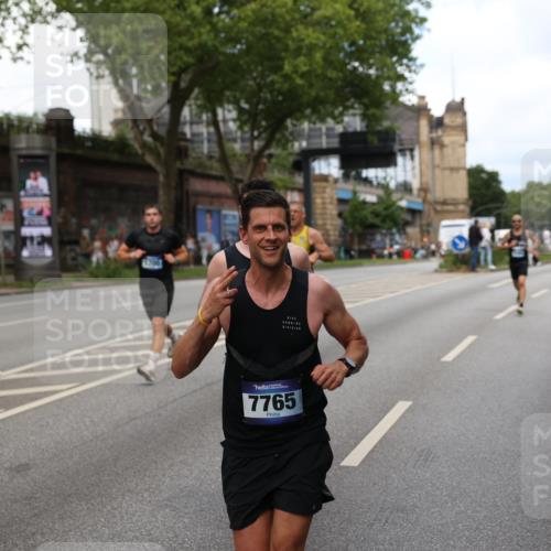 29.06.2025 - hella hamburg halbmarathon Yannick Fuchs http://msf.ph/oto/8274615 29.06.2025 10:37:12 20KM 1353, 1675, 1700, 1735, 2233, 4235, 5011, 5124, 5436, 7035, 7448, 7734, 7765, 7865, 9364, 9371, 9534, 9833, 10216, 10469, 11907, 12839, 13446, 14226, 14447, 14560, 14813, 15095, 15175, 15255, 15297, 15301, 15328, 15535, 16295, 16333, 16660, 16677, 17000, 17177, 17733, 17864, 17911, 18004, 18275, 18304, 18559, 18632, 18659, 18680, 18920 meine-sportfotos.de