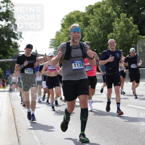 29.06.2025 - hella hamburg halbmarathon Jannik Wohlers http://msf.ph/oto/8274622 29.06.2025 10:02:01 Lombardsbrücke 1128, 1254, 1733, 2142, 2322, 2323, 2685, 2712, 3780, 3976, 4066, 5763, 6295, 6708, 6860, 7049, 7323, 7869, 8749, 9020, 9021, 9131, 9156, 9353, 9554, 10866, 11191, 11554, 11670, 11871, 12491, 12978, 13868, 13932, 14574, 14838, 15008, 15291, 16067, 16634, 17077, 17533, 17836, 17931, 17939, 18128, 18130, 18240, 18624, 19117, 19146, 19165, 19176 meine-sportfotos.de