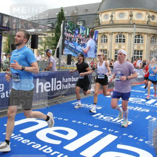 29.06.2025 - hella hamburg halbmarathon Michael Strokosch http://msf.ph/oto/8274627 29.06.2025 10:53:42 Ziel 1030, 1502, 1783, 2058, 2082, 2630, 3399, 3819, 5399, 6628, 6762, 10549, 10895, 11588, 11589, 11604, 12632, 13865, 14702, 15061, 15441, 15856, 16092, 17482, 18143, 18514, 18666, 18715 meine-sportfotos.de