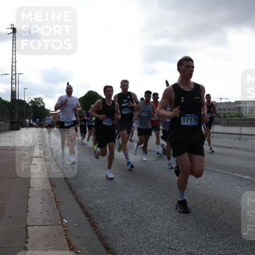 29.06.2025 - hella hamburg halbmarathon Lena Gebhardt http://msf.ph/oto/8274628 29.06.2025 09:45:15 Lombardsbrücke 5070, 10171, 161, 19194, 18692, 17175, 57, 1758, 1827, 1990, 2746, 3043, 3201, 4050, 4698, 4749, 5070, 5269, 5328, 5367, 5746, 5826, 6358, 6619, 6781, 7272, 7389, 7481, 7651, 7723, 8209, 8473, 8731, 8883, 9137, 9381, 9571, 9634, 10156, 10171, 10486, 10848, 11169, 11413, 11857, 12049, 12234, 12287, 12595, 12900, 12988, 13838, 13956, 14028, 14140, 14164, 14289, 15672, 15883, 16157, 16377, 16508, 16713, 16736, 16818, 17428 meine-sportfotos.de