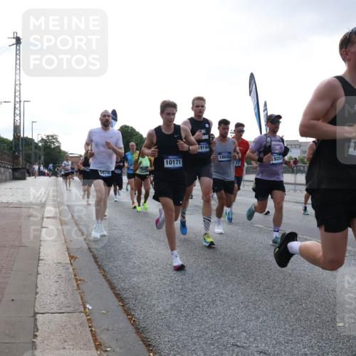 29.06.2025 - hella hamburg halbmarathon Lena Gebhardt http://msf.ph/oto/8274664 29.06.2025 09:45:15 Lombardsbrücke 19194, 18692, 10171, 9204, 137, 11, 50703, 1717, 57, 1758, 1827, 1990, 2746, 3043, 3201, 4050, 4698, 4749, 5070, 5269, 5328, 5367, 5746, 5826, 6358, 6619, 6781, 7272, 7389, 7481, 7651, 7723, 8209, 8473, 8731, 8883, 9137, 9381, 9571, 9634, 10156, 10171, 10486, 10848, 11169, 11413, 11857, 12049, 12234, 12287, 12595, 12900, 12988, 13838, 13956, 14028, 14140, 14164, 14289, 15672, 15883, 16157, 16377, 16508, 16713, 16736, 16818, 17428 meine-sportfotos.de