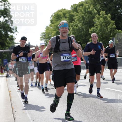 29.06.2025 - hella hamburg halbmarathon Jannik Wohlers http://msf.ph/oto/8274668 29.06.2025 10:02:01 Lombardsbrücke 1128, 1254, 1733, 2142, 2322, 2323, 2685, 2712, 3780, 3976, 4066, 5763, 6295, 6708, 6860, 7049, 7323, 7869, 8749, 9020, 9021, 9131, 9156, 9353, 9554, 10866, 11191, 11554, 11670, 11871, 12491, 12978, 13868, 13932, 14574, 14838, 15008, 15291, 16067, 16634, 17077, 17533, 17836, 17931, 17939, 18128, 18130, 18240, 18624, 19117, 19146, 19165, 19176 meine-sportfotos.de
