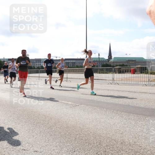 29.06.2025 - hella hamburg halbmarathon Lena Gebhardt http://msf.ph/oto/8274680 29.06.2025 09:57:45 Lombardsbrücke 7134, 16320, 7594, 18206, 1030, 1086, 1094, 1193, 1258, 1320, 1321, 1335, 1422, 1563, 1870, 2119, 2252, 2397, 2444, 2448, 2488, 2612, 2855, 2946, 3048, 3058, 3091, 3096, 3103, 3114, 3251, 3698, 3999, 4261, 4299, 4379, 4558, 4986, 5018, 5021, 5024, 5032, 5305, 5633, 5672, 5775, 5820, 5907, 6125, 6355, 6356, 6374, 6569, 6580, 6585, 6628, 6720, 6762, 6776, 6795, 6942, 7065, 7134, 7221, 7397, 7478, 7594, 7646, 7742, 7930, 7932, 7952, 7973, 7976, 9316, 10191 meine-sportfotos.de