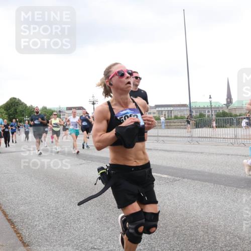 29.06.2025 - hella hamburg halbmarathon Lena Gebhardt http://msf.ph/oto/8274689 29.06.2025 10:54:35 Lombardsbrücke 1949, 17394, 500, 8803, 1198, 1762, 1779, 1822, 1949, 2084, 2244, 2532, 2566, 2586, 2600, 2632, 2761, 3187, 3188, 3364, 3761, 3795, 3857, 4720, 4971, 5157, 5185, 5216, 5309, 5500, 5514, 5817, 5882, 5933, 5993, 6023, 6279, 6982, 6987, 7498, 7670, 7874, 7946, 7986, 8012, 8186, 8801, 8803, 8867, 9130, 9203, 9521, 10207, 10331, 10471, 11033, 11226, 11287, 11354, 11567, 11569, 11785, 12240, 12268, 12270, 12930, 13272, 13283, 13944, 13945 meine-sportfotos.de