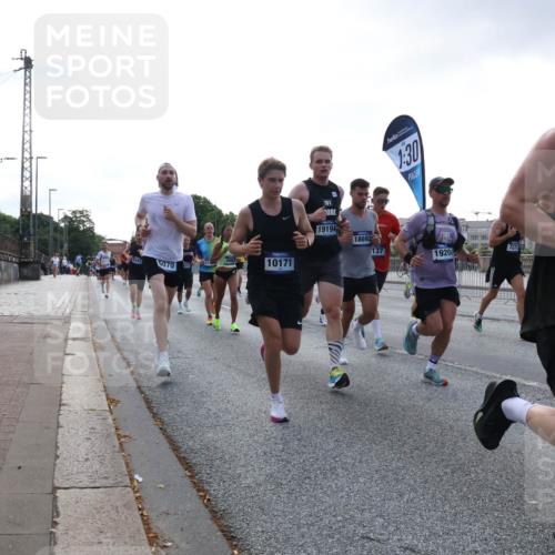 29.06.2025 - hella hamburg halbmarathon Lena Gebhardt http://msf.ph/oto/8274699 29.06.2025 09:45:15 Lombardsbrücke 10171, 11, 3043, 5070, 161, 19194, 1, 30, 18692, 7272, 137, 19204, 57, 1758, 1827, 1990, 2746, 3043, 3201, 4050, 4698, 4749, 5070, 5269, 5328, 5367, 5746, 5826, 6358, 6619, 6781, 7272, 7389, 7481, 7651, 7723, 8209, 8473, 8731, 8883, 9137, 9381, 9571, 9634, 10156, 10171, 10486, 10848, 11169, 11413, 11857, 12049, 12234, 12287, 12595, 12900, 12988, 13838, 13956, 14028, 14140, 14164, 14289, 15672, 15883, 16157, 16377, 16508, 16713, 16736, 16818, 17428 meine-sportfotos.de